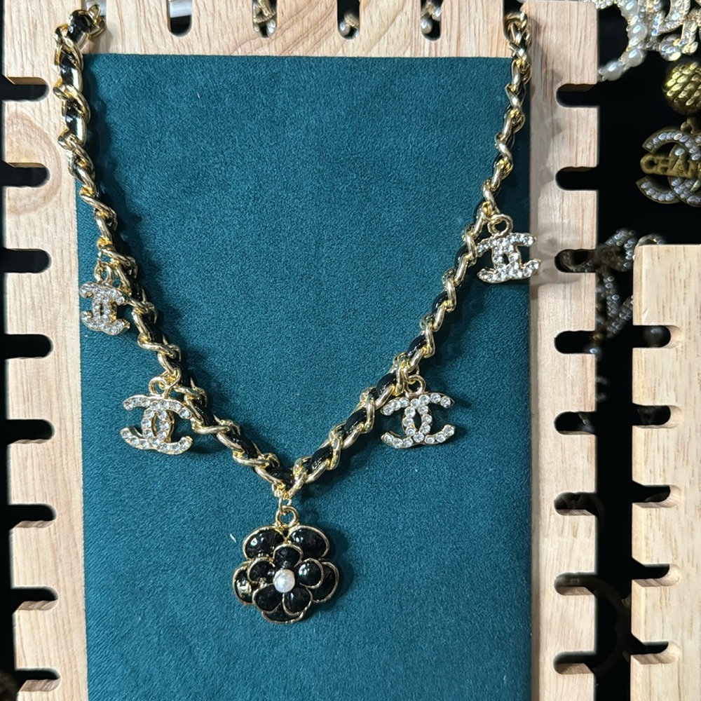 Fashion elegance classic necklace